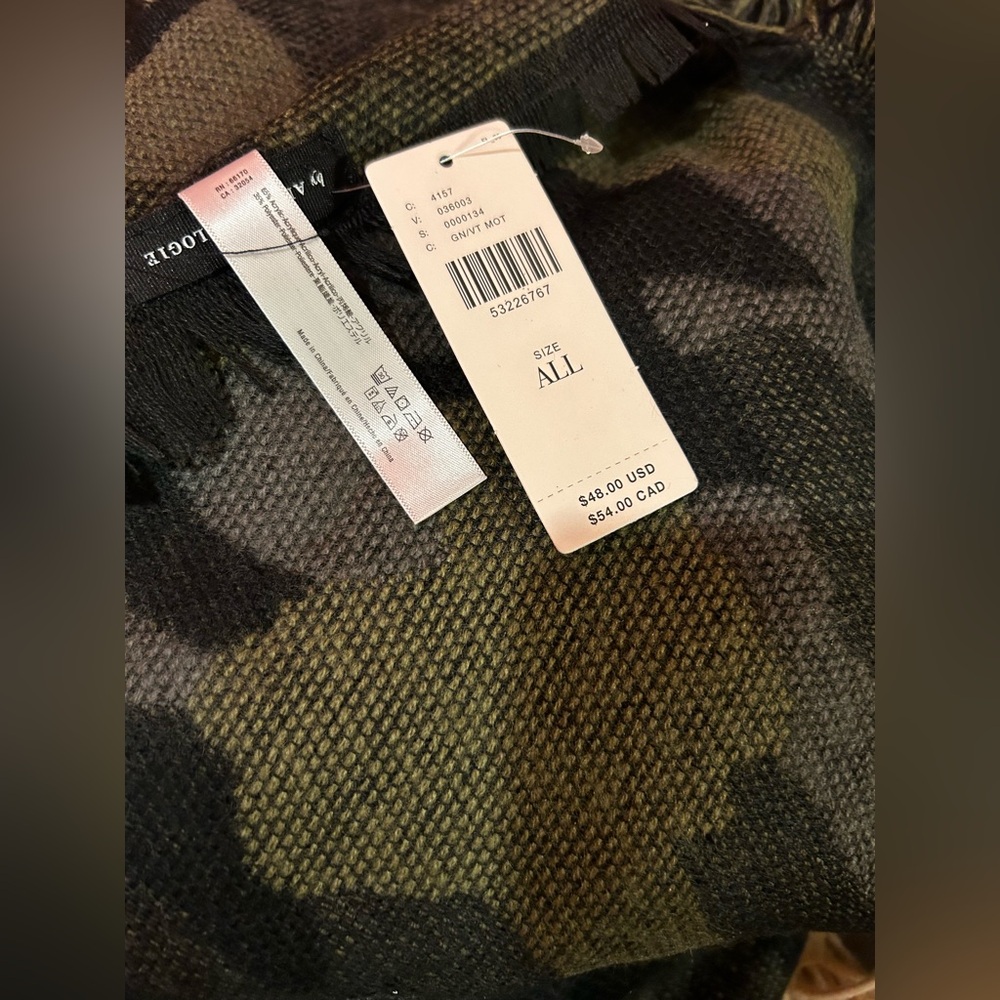 NWT Anthropologie Olive Green and Black Camouflage Scarf Wrap - Picture 2 of 2